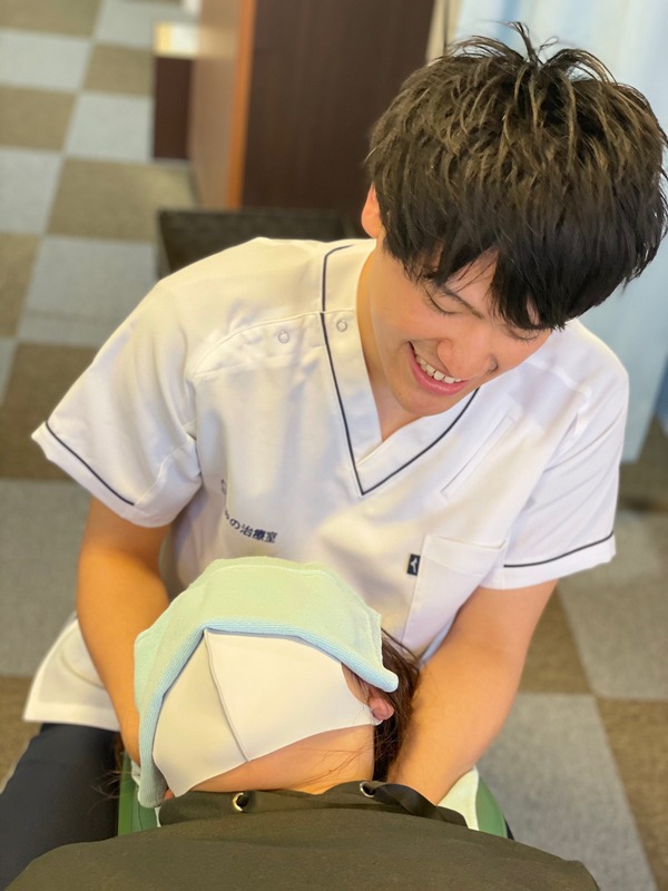 頚部の手技。頚部の頚部の筋肉を緩める手技