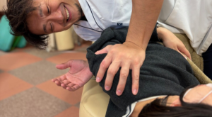 背部への手技施術|八王子みなみ野の整骨院