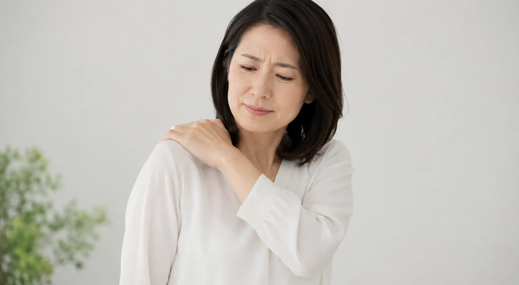 多摩整骨院みなみ野院 五十肩・四十肩で悩む女性
