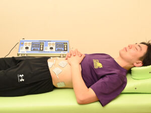 寝たまま受けられる高倉本院のEMSトレーニング