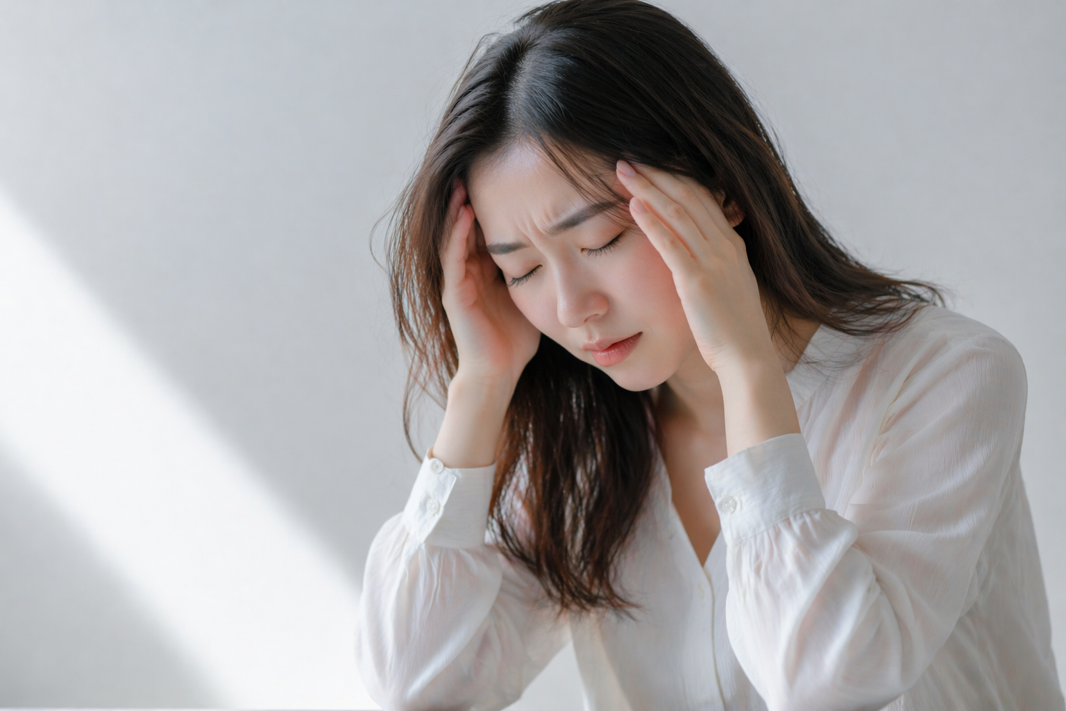 八王子市高倉町でめまい・ふらつきや自律神経の不調に悩む女性のイメージ